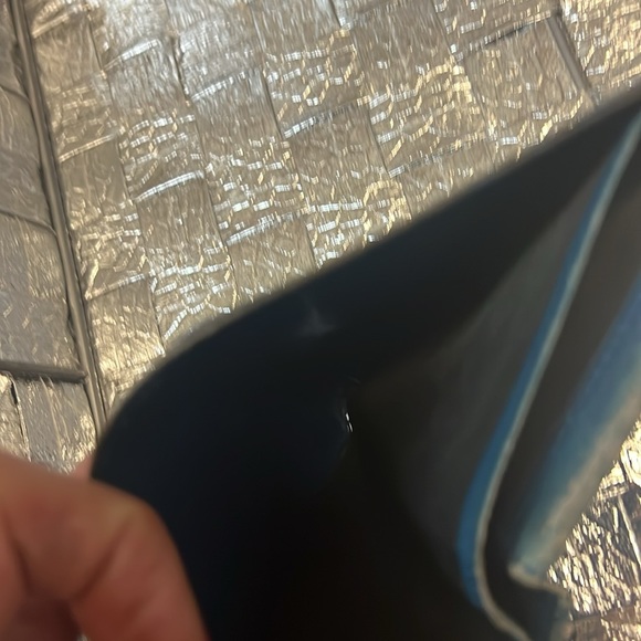 Authentic Louis Vuitton sapphire blue EPI bifold wallet - Picture 7 of 13